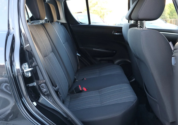 Suzuki Swift cena 35500 przebieg: 67000, rok produkcji 2015 z Piastów małe 137